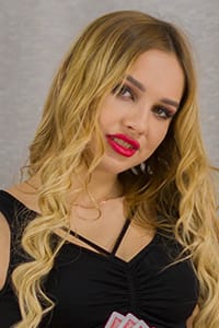 Erica – Engelslächeln und ein Körper zum Sündigen